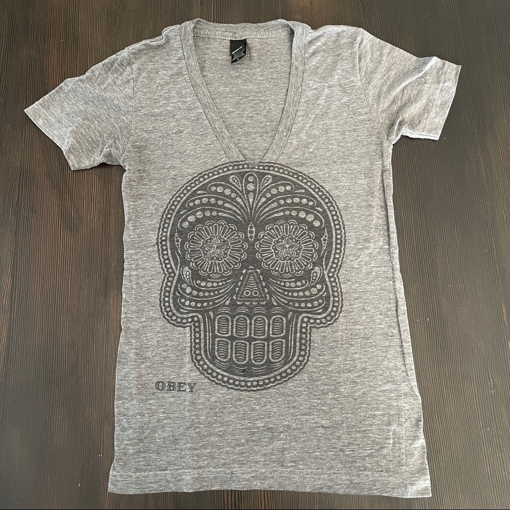 Obey Deep V Sugar Skull Gray T-shirt Small